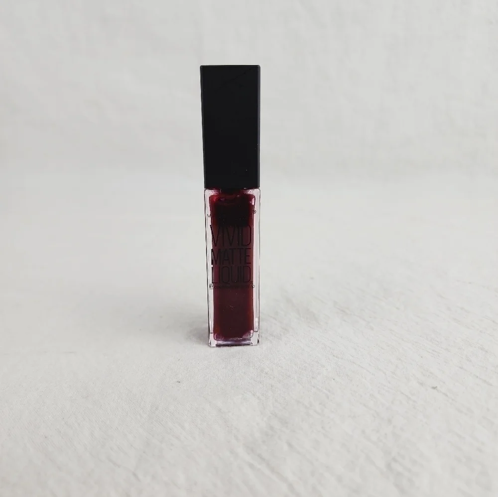 Color Sensational Vivid Matte Liquid Lipstick Shade 39